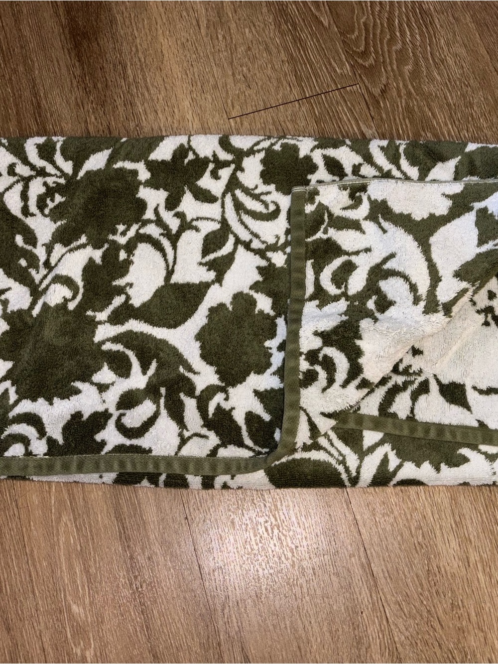 Vintage Style Olive Green White Floral Bath Towel 54” Cottagecore A93